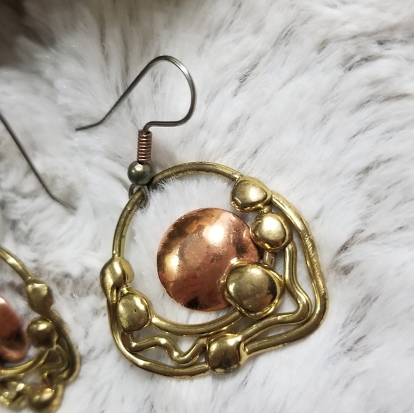 Vintage Metal Artisan Circle Wave Earrings Copper and Gold Tones - Picture 3 of 7